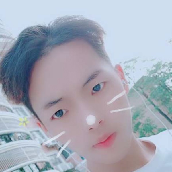 不一样的美男子。的照片