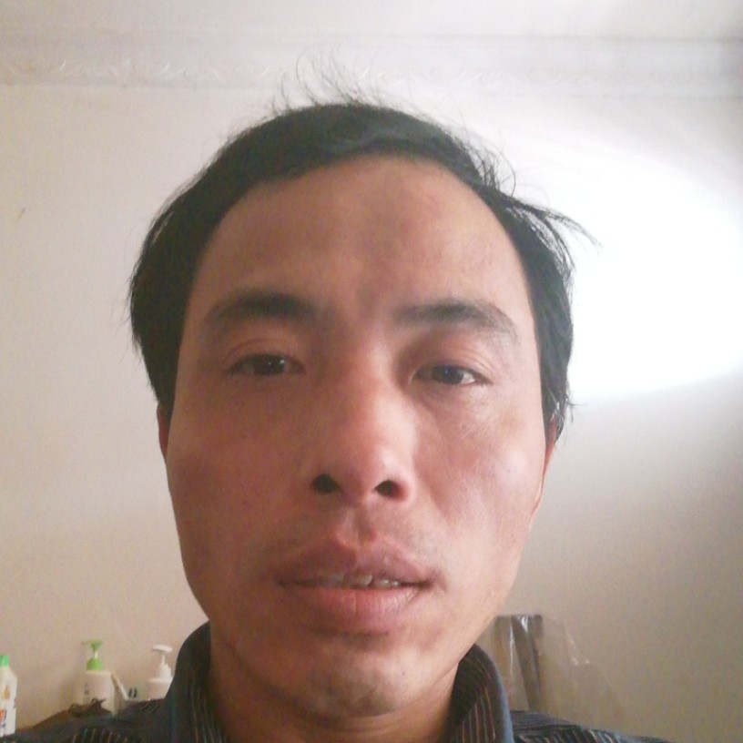 左方格的照片