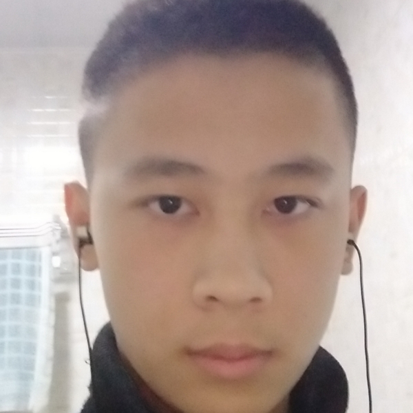 唇彩凝眸认真的照片