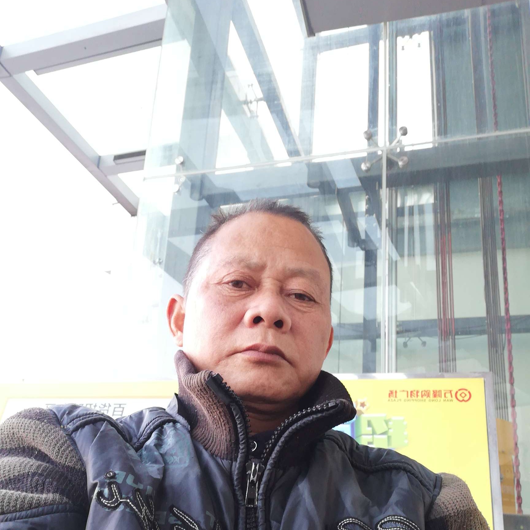 不解的等待水池的照片