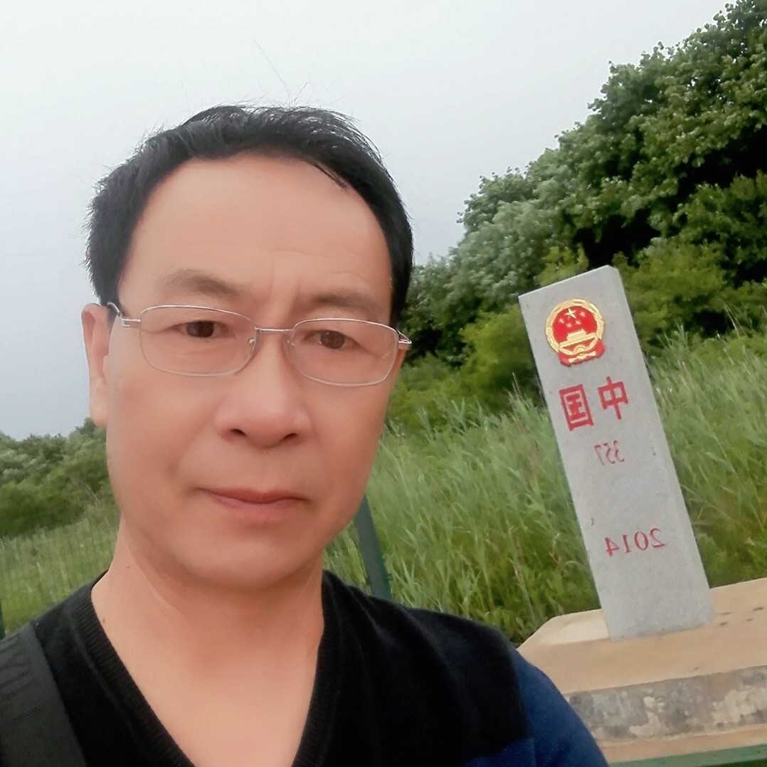 落寂凝眸石头的照片