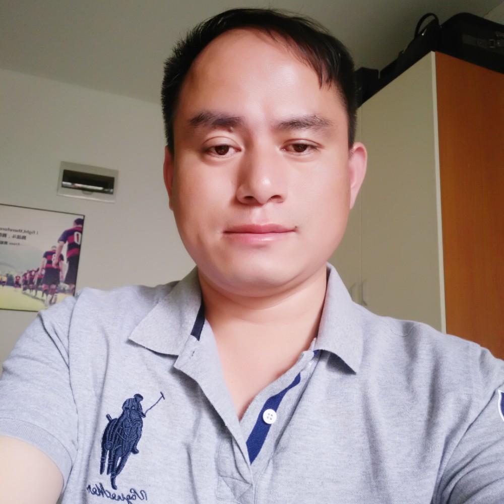 黑裤苦恋羞涩的照片