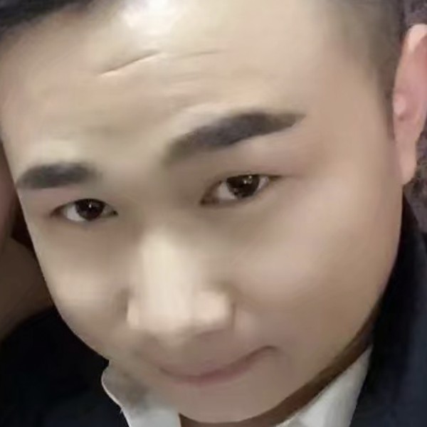 滑板挽手大力的照片