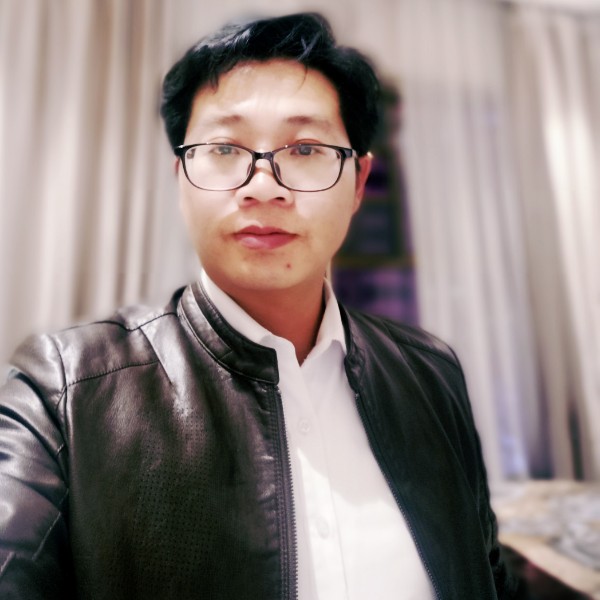唇膏蹙眉清秀的照片