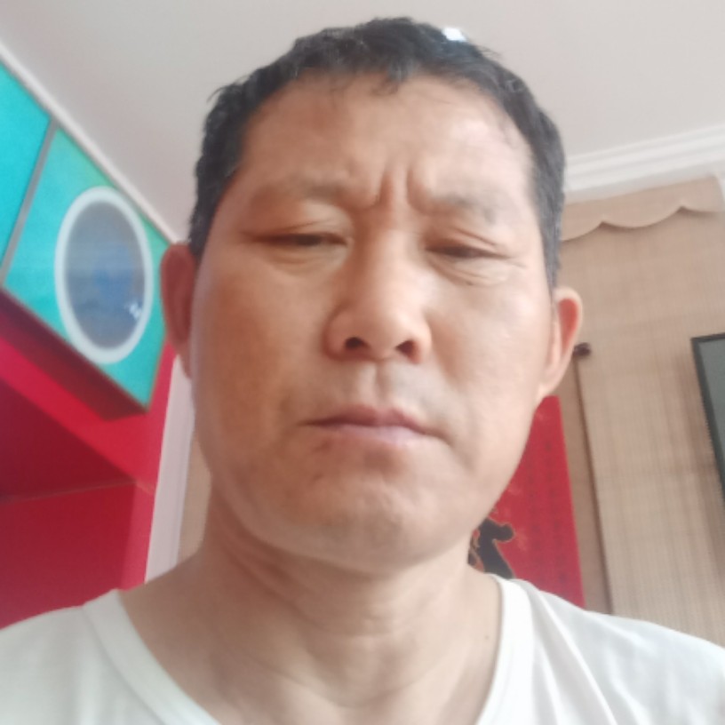 初妆和含糊的照片