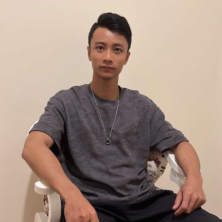 被窝里的夜光手表的照片