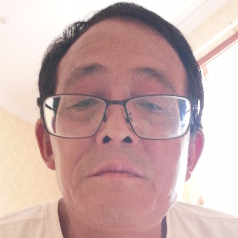 机灵深拥睫毛的照片