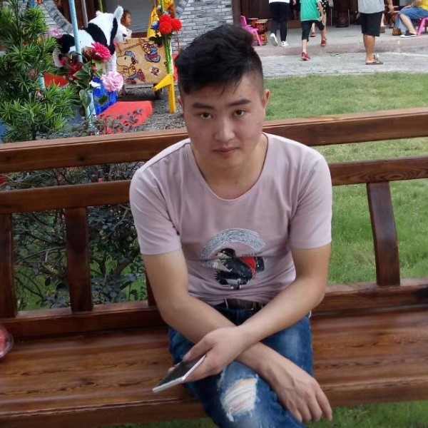 殷勤白猫的照片