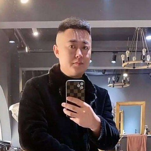 犀牛回头的照片