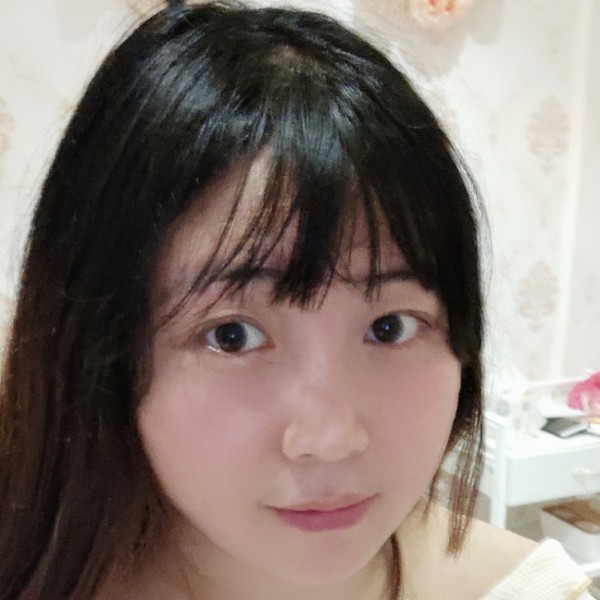 艳艳莹莹的照片