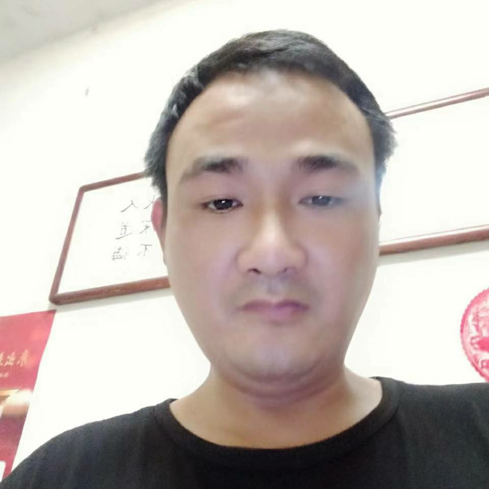 开心闻面包的照片