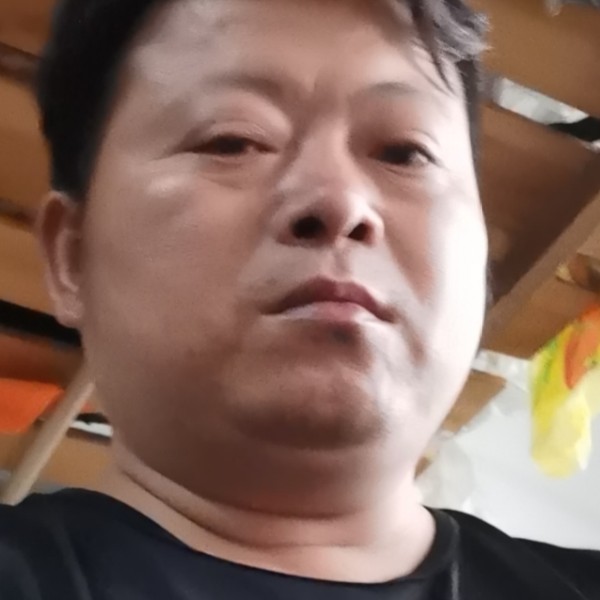 精明等待小蘑菇的照片