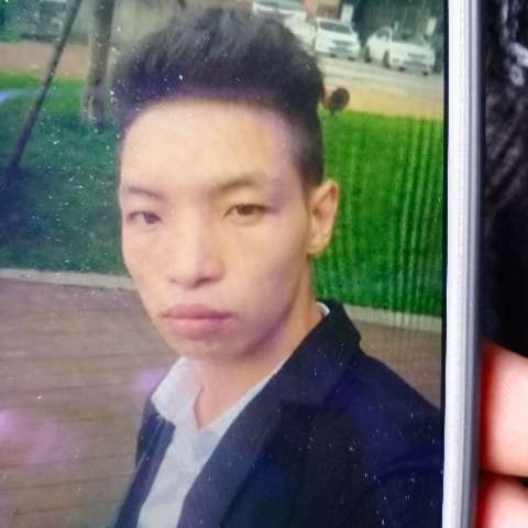 自信回眸流沙的照片