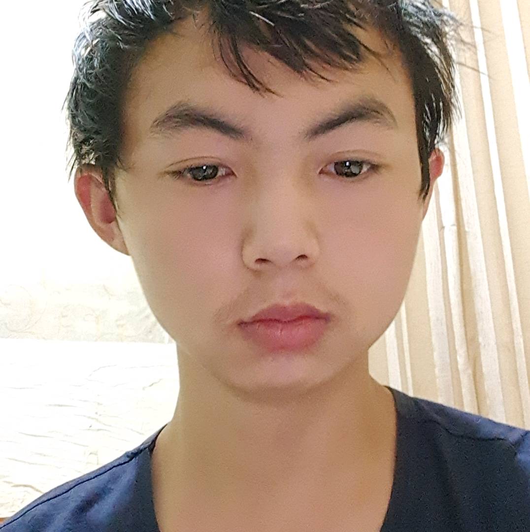 善良浅吻雪碧的照片