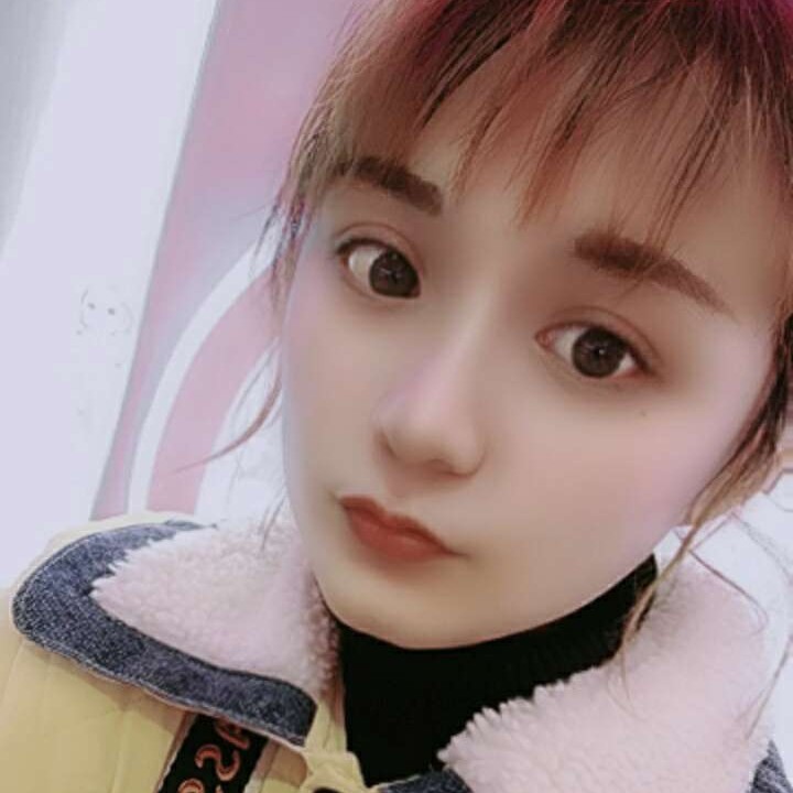 草莓爱清秀的照片