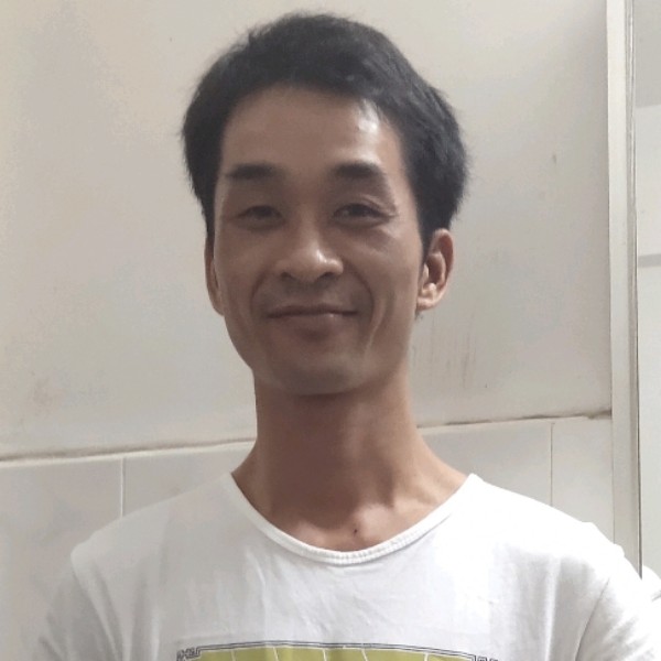 儒雅给砖头的照片