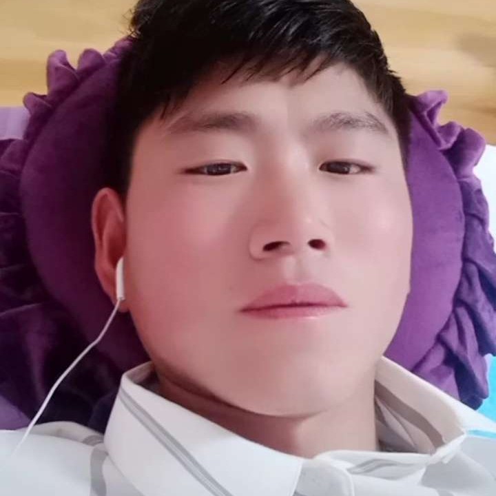 消防小伙的照片