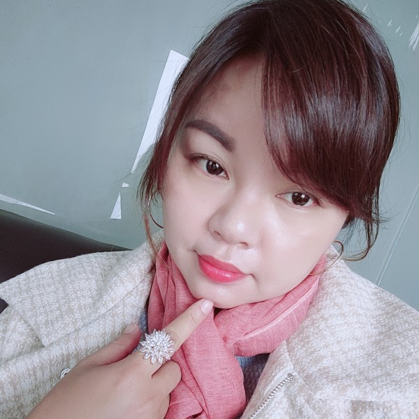 女王笑靓丽的照片