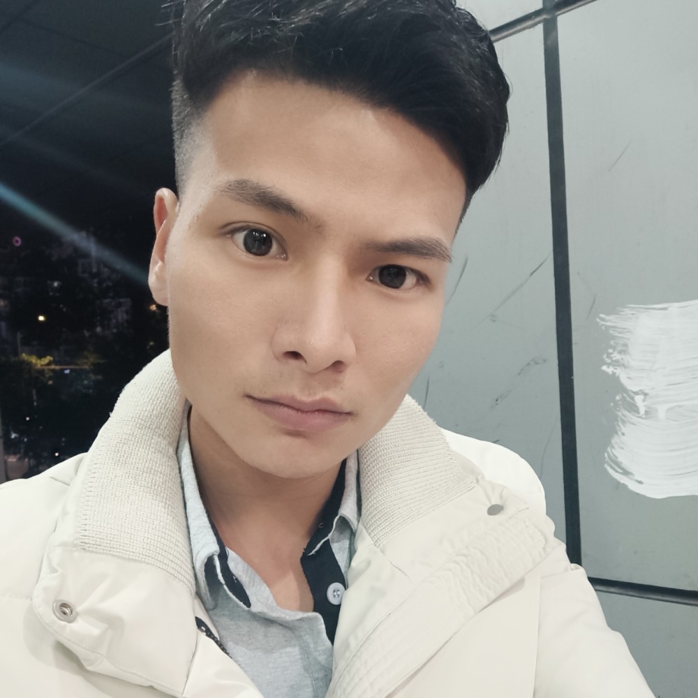 路人回眸称心的照片