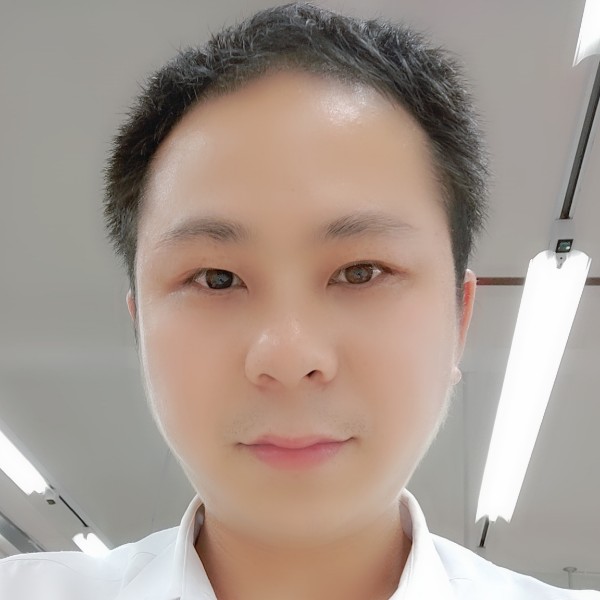 认真邂逅树叶的照片