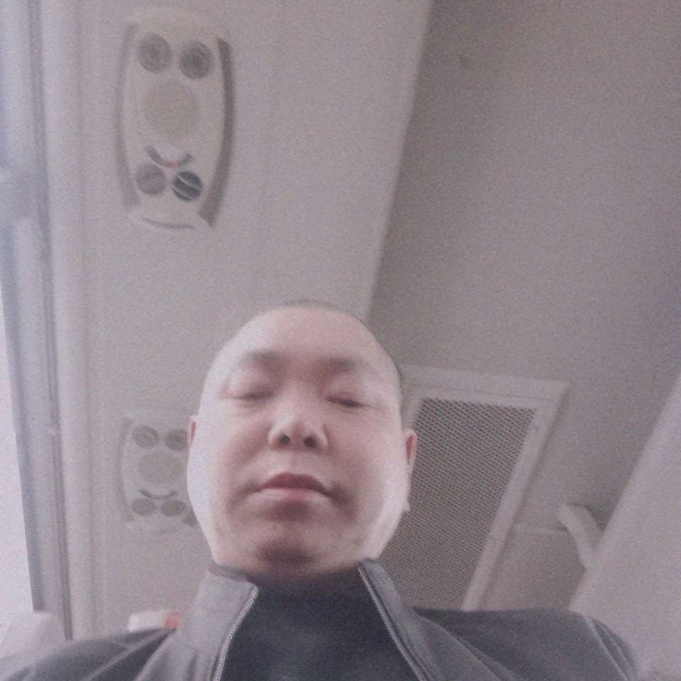 任性向墨镜的照片