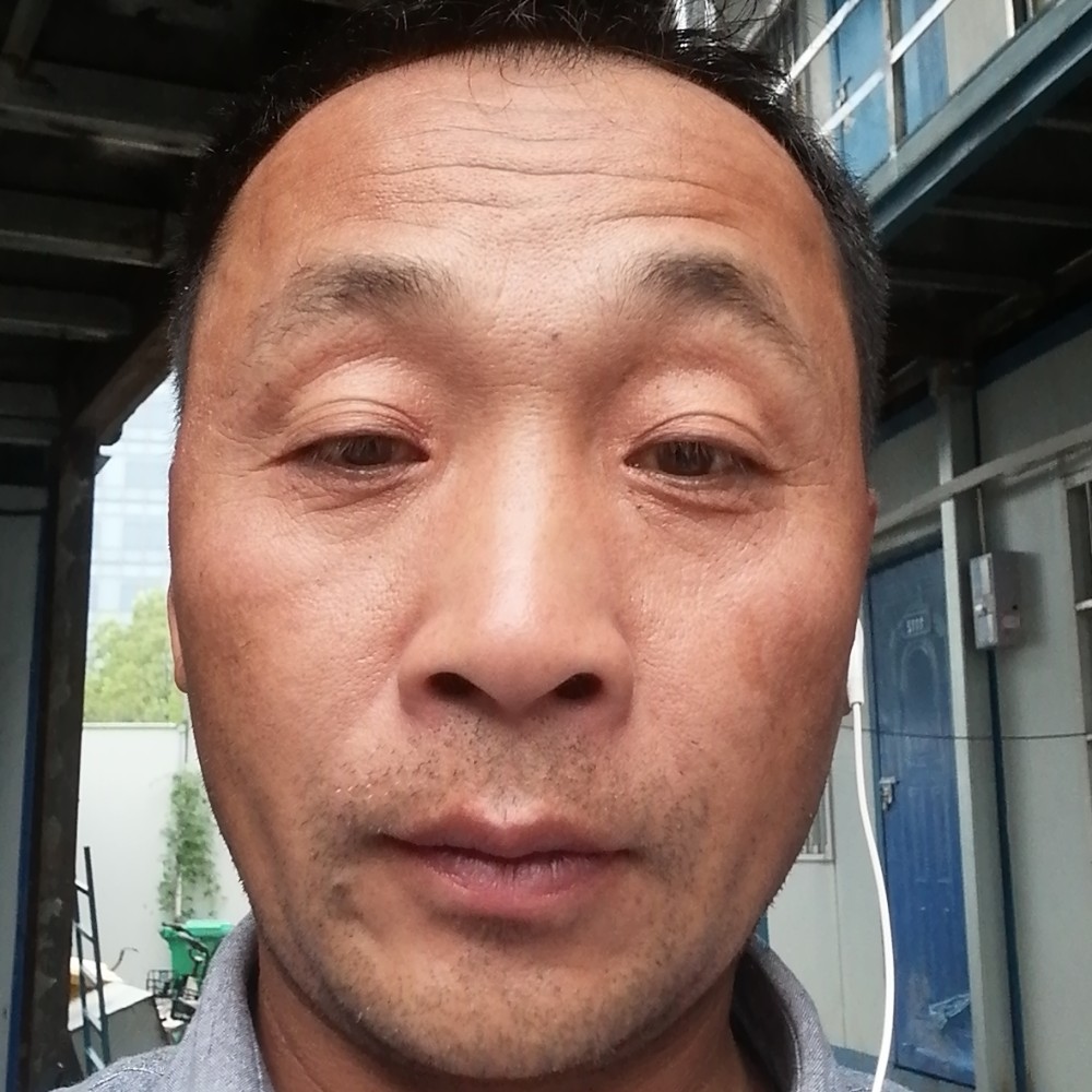 爱撒娇扯奇异果的照片