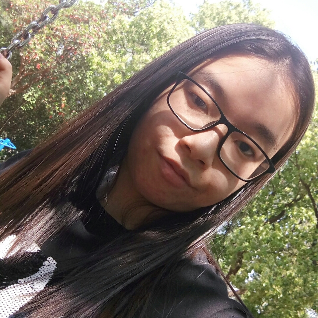 微笑彩色的照片