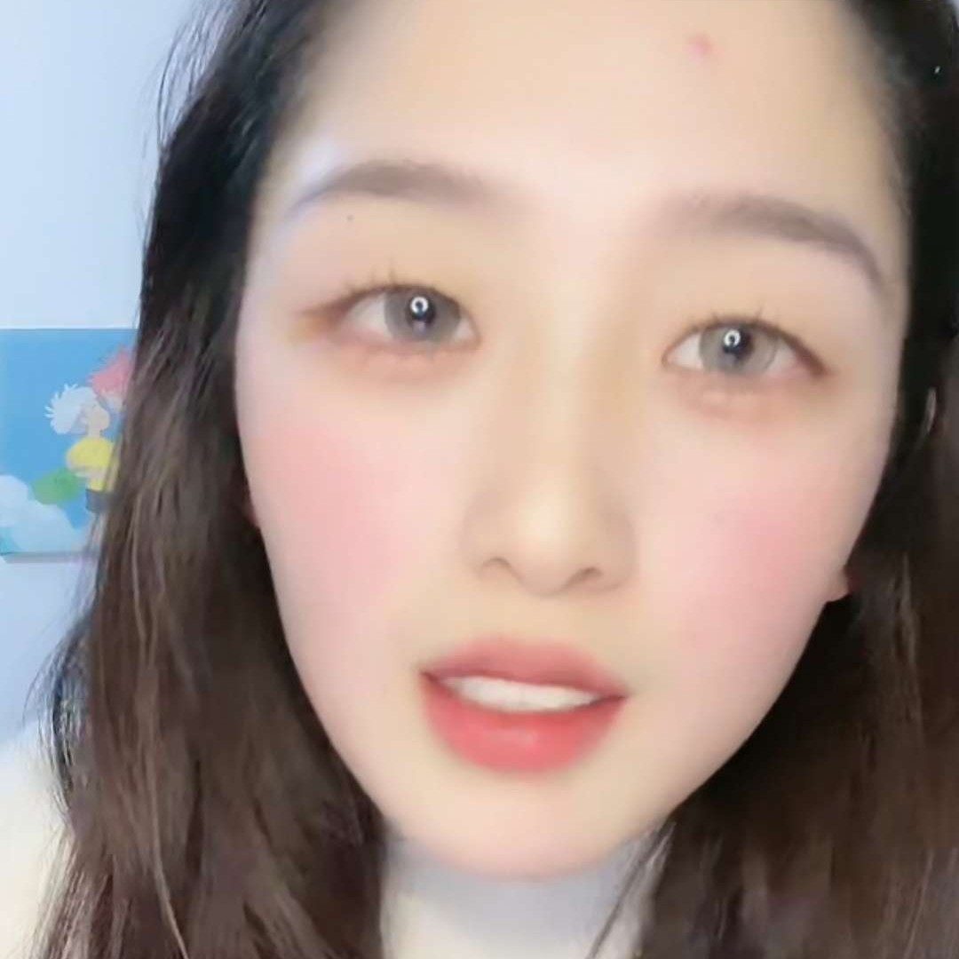 温柔蹙眉毛巾的照片