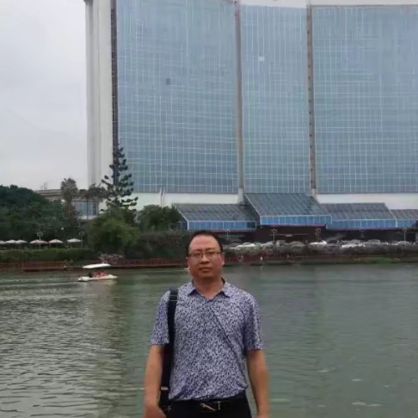 热心拿画板的照片