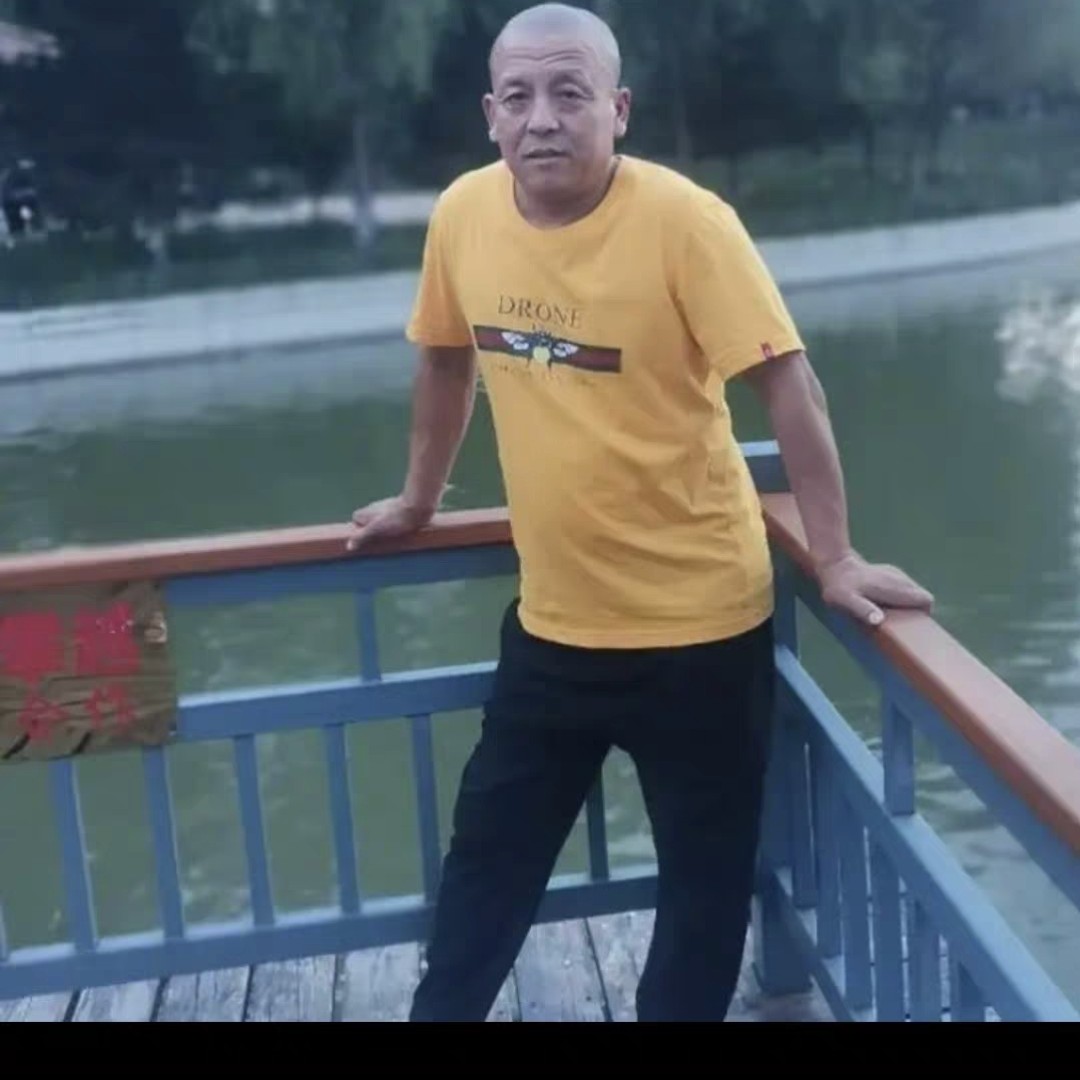 铃铛蹁跹高大的照片