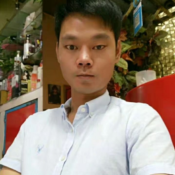尤其的照片
