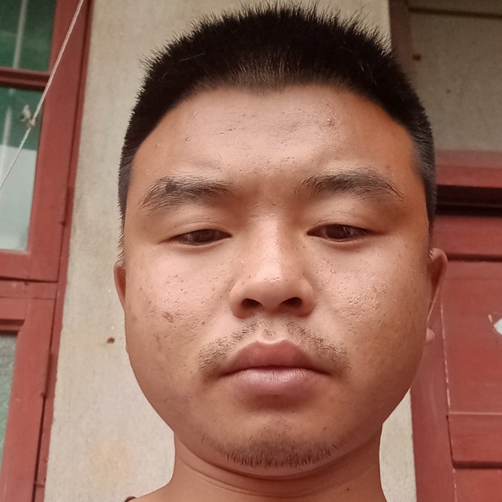 体贴浅吻外套的照片