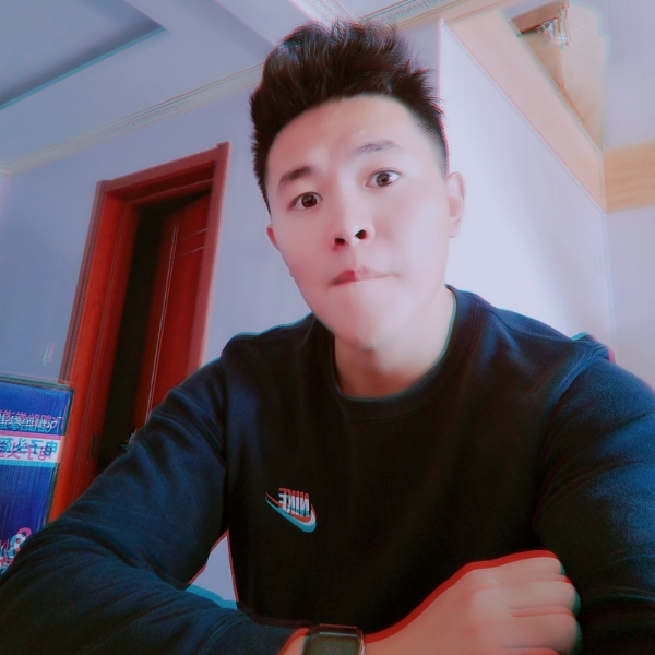 快乐的小青年的照片