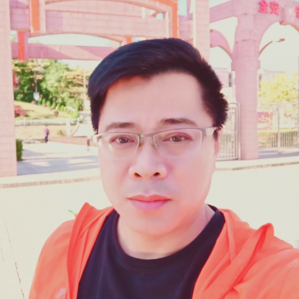 凌    霄的照片