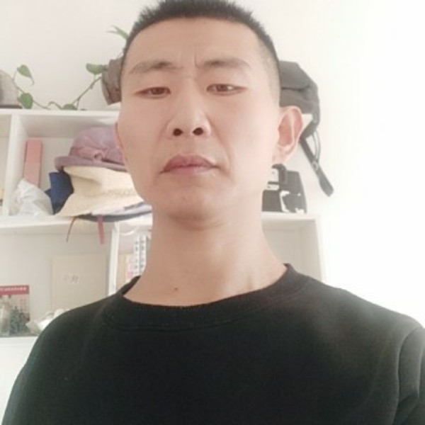 自信回眸高山的照片
