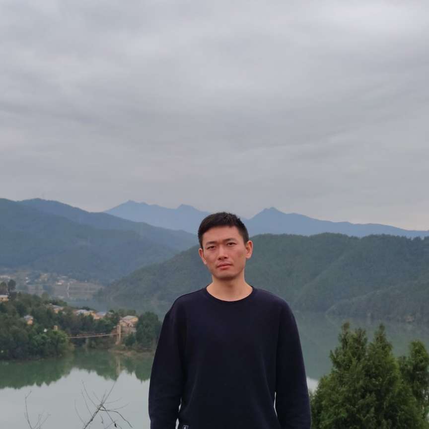 单薄爱小松鼠的照片