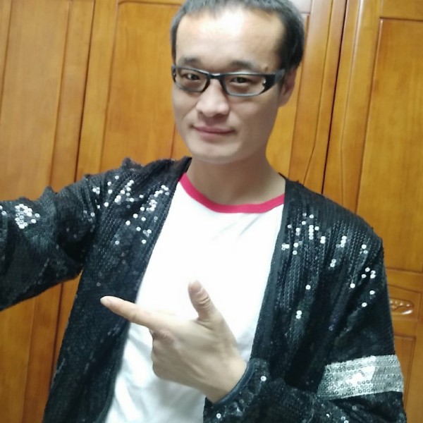 Hu Maoli的照片