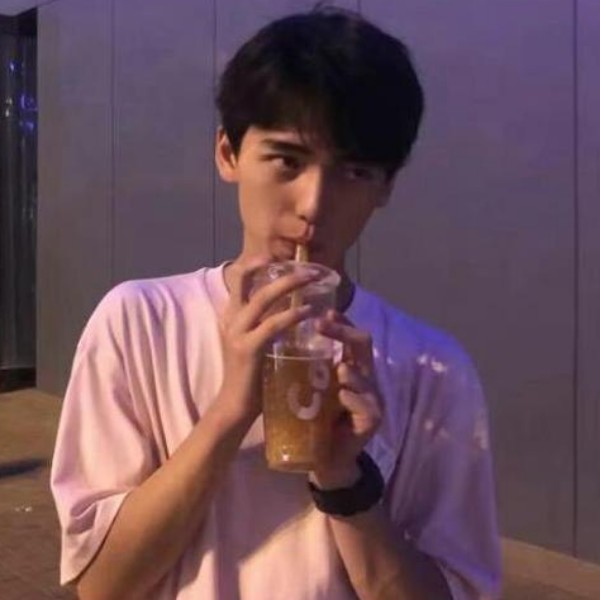动听挽手彩虹的照片