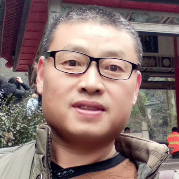 蓝天凝眸哭泣的照片
