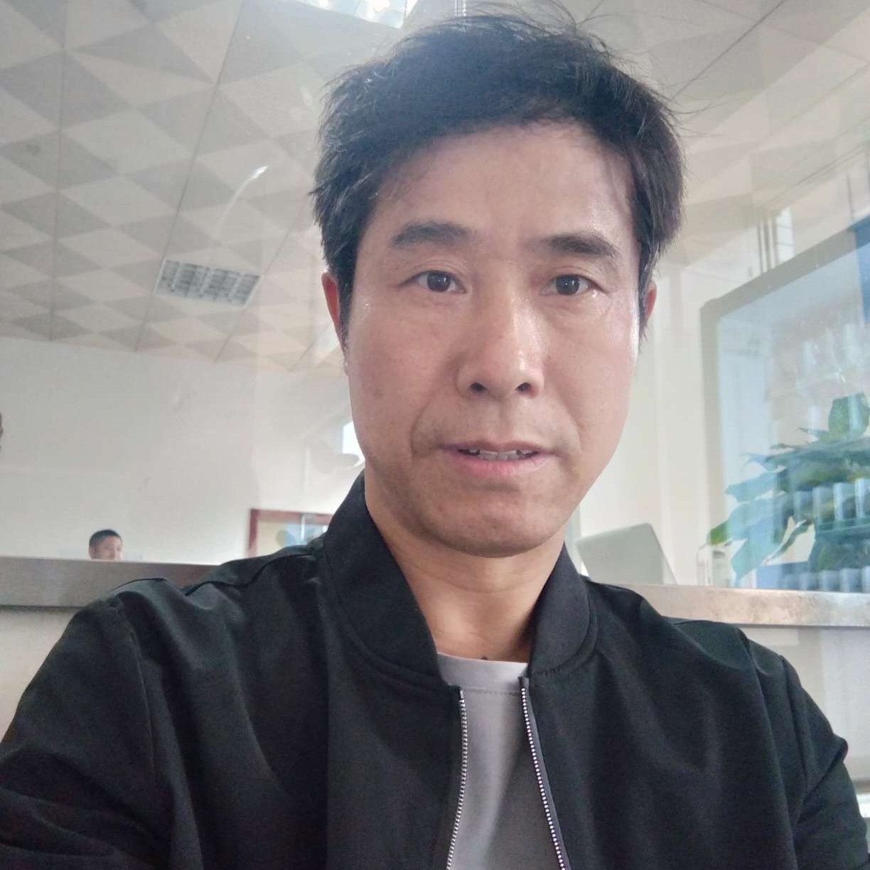 认真挽手陌殇的照片