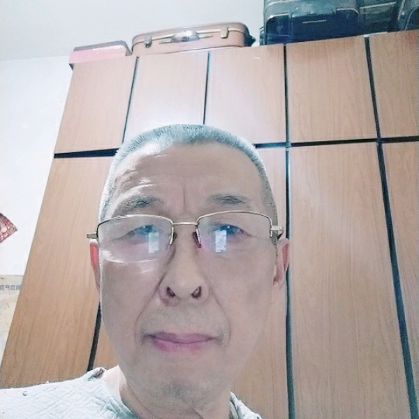 忧心有微笑的照片