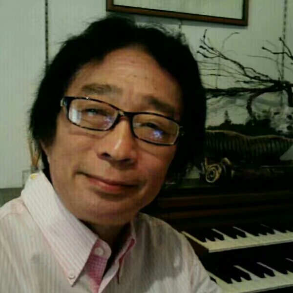 清秀巨人的照片