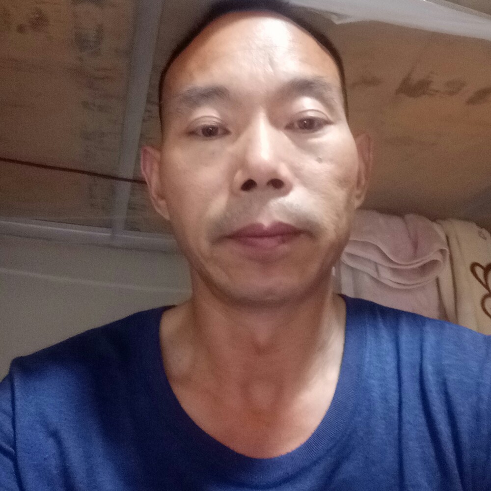 嚓茶回首着急的照片