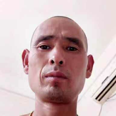 自由的男生的照片