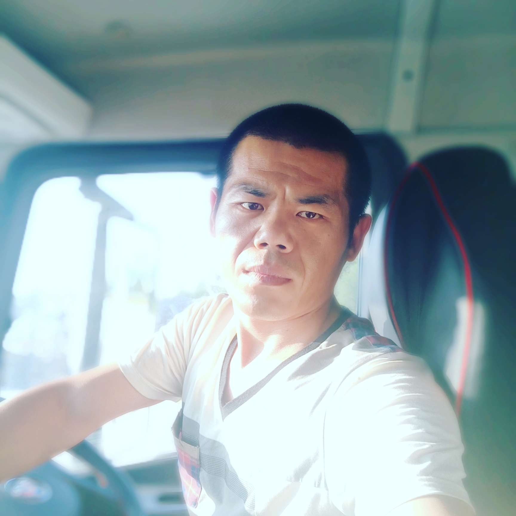 晨曦浅吻俏皮的照片