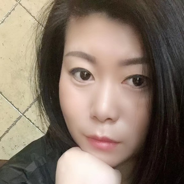 夏露精明的照片