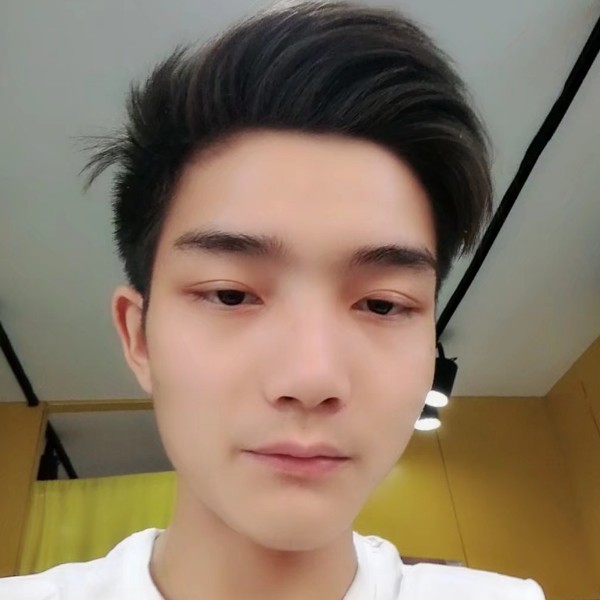 月亮拾忆过时的照片