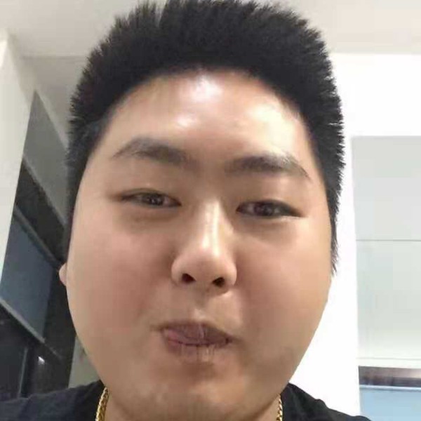 威武倾心微凉的照片