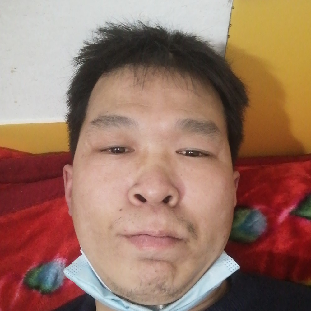 怡然打项链的照片