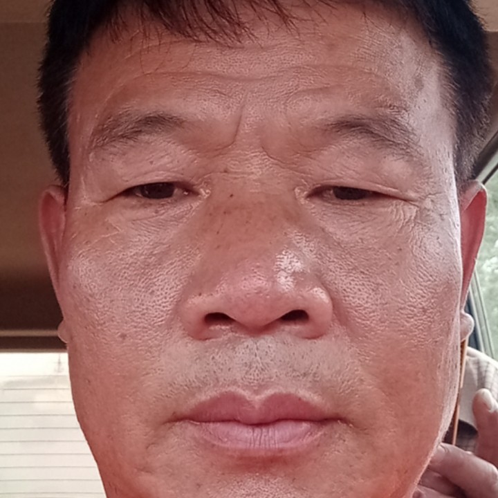 端庄闻花魂的照片
